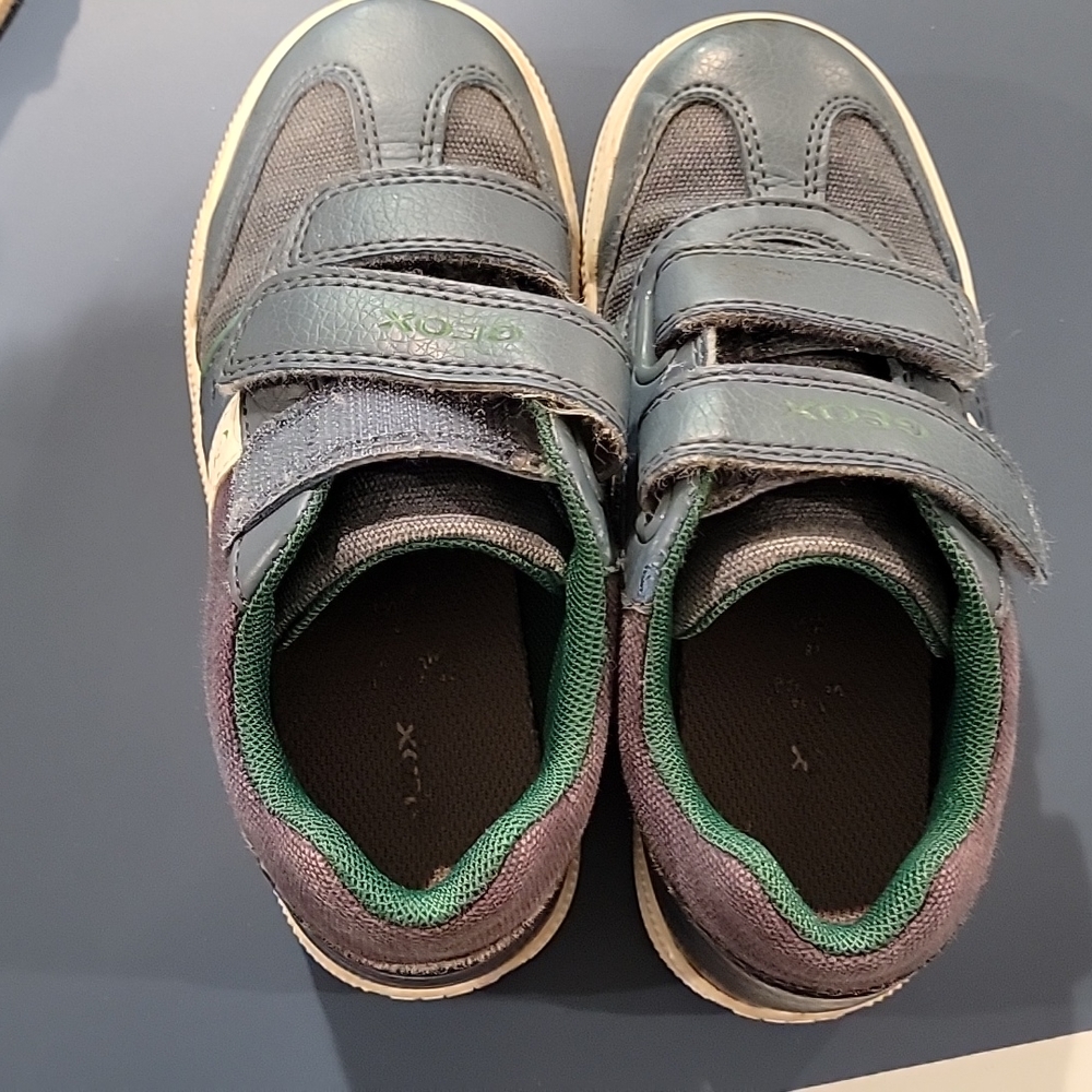 Geox sneakers for voys sz 28